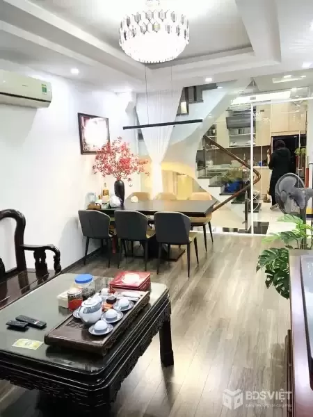 YÊN HÒA 42M-13,5 TỶ-10M RA PHỐ,Ô TÔ ĐỖ CỬA,2 THOÁNG,NỘI THẤT XỊN,SỔ VUÔNG ĐẸP