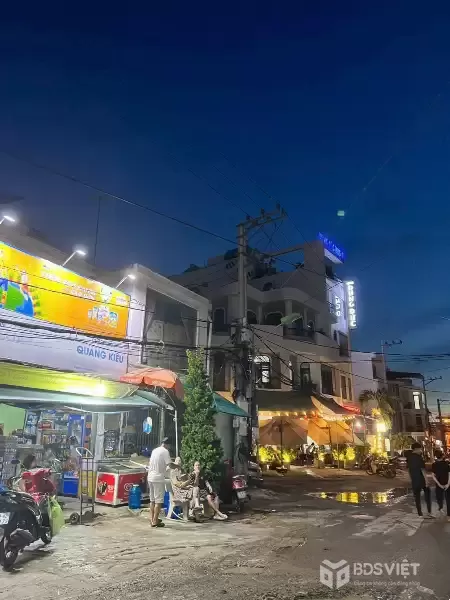 Bán nhà 3 tầng mặt tiền đường Nguyễn Bỉnh Khiêm - Phường Nha Trang gần chợ Đầm