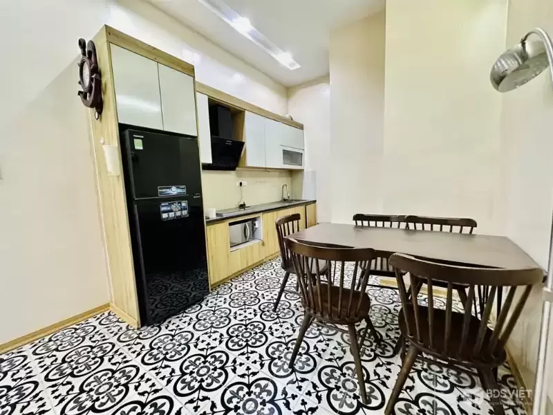 Nhà Tứ Liên phân lô - dân xây - ngõ thông - 20m oto giá nhỉnh 9 tỷ.