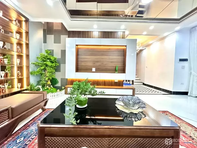 HIẾM ! PHỐ KIM MÃ - NHÀ ĐẸP MỚI - Ô TÔ ĐỖ CỔNG - GẦN PHỐ - THANG MÁY THOÁNG
