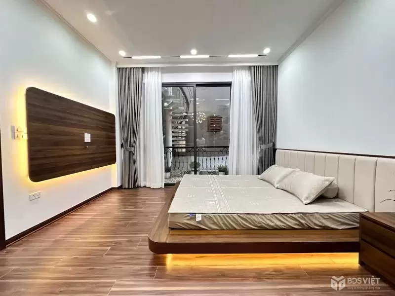 HIẾM ! PHỐ KIM MÃ - NHÀ ĐẸP MỚI - Ô TÔ ĐỖ CỔNG - GẦN PHỐ - THANG MÁY THOÁNG