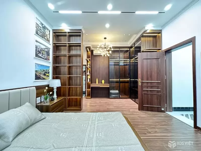 HIẾM ! PHỐ KIM MÃ - NHÀ ĐẸP MỚI - Ô TÔ ĐỖ CỔNG - GẦN PHỐ - THANG MÁY THOÁNG