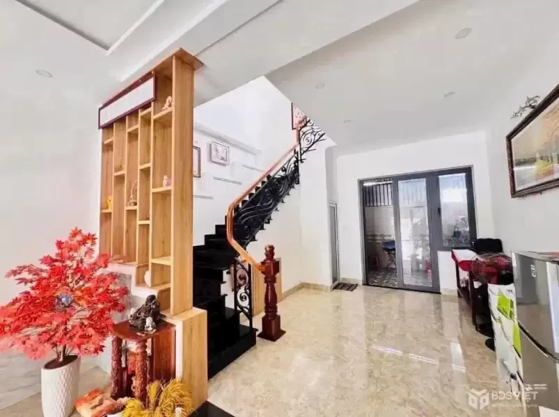 Rẻ nhất các khu đô thị Nha Trang.  - Nhà 3 tầng mặt tiền đường nhựa 13m, mới tinh, về ở ngay. 