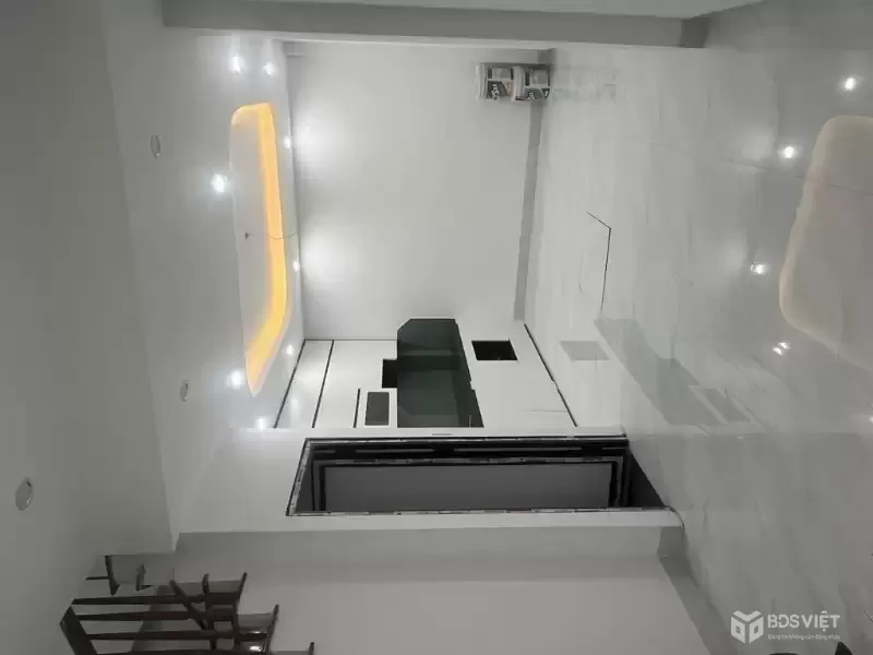 Bán nhà 5 tầng Phú Diễn, 32m2, mt 3.9 m, ngay Hoàng Quốc Việt kéo dài