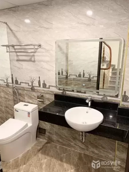 NHÀ DÂN XÂY HỌC VIÊN TÀI CHÍNH - DT50M2 - 5 TẦNG - GIÁ 7.9 TỶ - PHÂN LÔ Ô TÔ TRÁNH