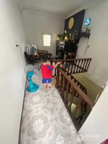 Bán Nhà Đê La Thành nhỏ 31m2. 4 tầng. mặt tiền 3.2m. giá 7.5 Tỷ Đống Đa Hà Nội
