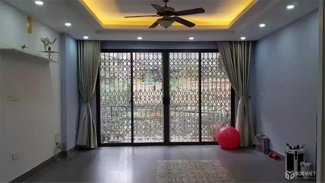 Bán nhà Cầu Giấy 34m2, 4T, 2 mặt ngõ thoáng, ô tô vào tận cửa