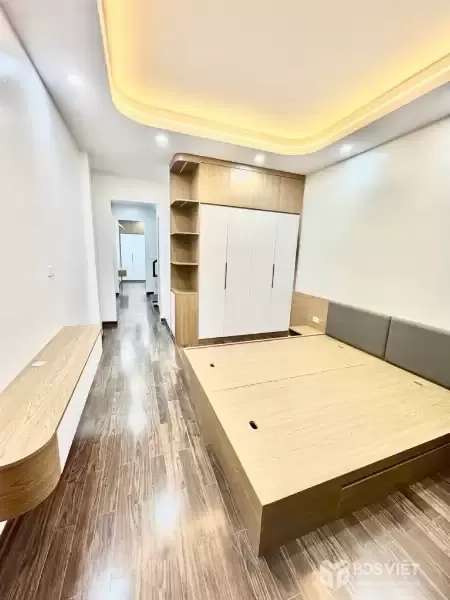 CẦU GIẤY DT 46M GIÁ 15,8 TỶ-Ô TÔ QUA NHÀ,KINH DOANH SẦM UẤT-NHÀ ĐẸP,CÁCH PHỐ 50M