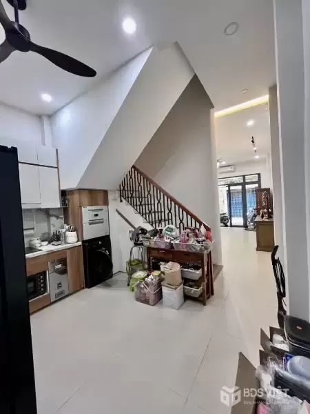 Oto Nhà Đẹp Gần Aeon Giáp Ngã 4 Bốn Xã Ở Ngay 56m Trệt+Lầu Nhỉnh 5 Tỷ