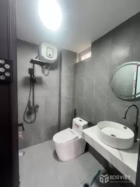 Bán Nhà  Ngõ Thống Nhất 28/33m2.  5 tầng. mặt tiền 5.5m. giá 8.6 tỷ Hai Bà Trưng Hà Nội