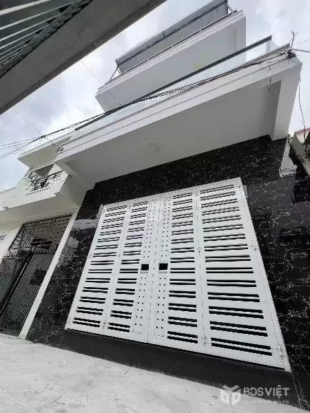 NHÀ 3 TẦNG HẺM Ô TÔ GẦN MAI XUÂN THƯỞNG - GẦN BIỂN 