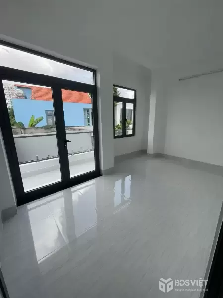 NHÀ 3 TẦNG HẺM Ô TÔ GẦN MAI XUÂN THƯỞNG - GẦN BIỂN 