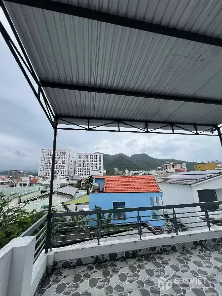 NHÀ 3 TẦNG HẺM Ô TÔ GẦN MAI XUÂN THƯỞNG - GẦN BIỂN 