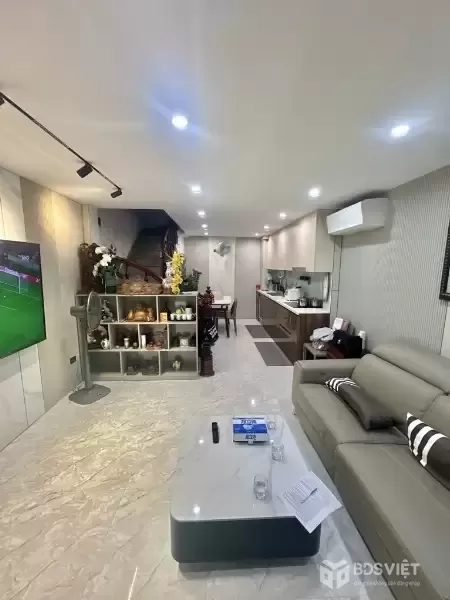 LẠC LONG QUÂN 40M GIÁ 12 TỶ-GẦN Ô TÔ TRÁNH,NGÕ THÔNG,DÂN XÂY,NỘI THÁT ĐẸP