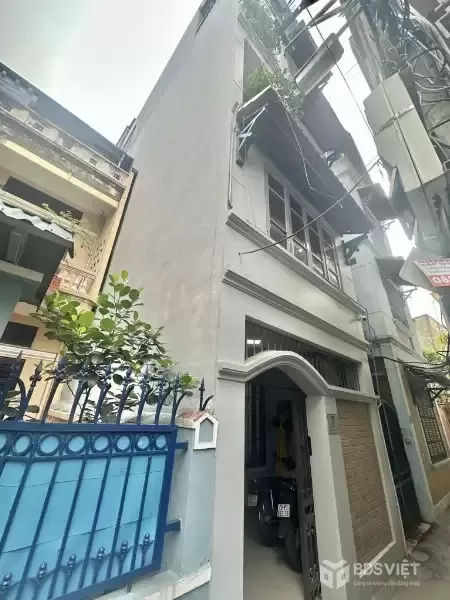 LẠC LONG QUÂN 40M GIÁ 12 TỶ-GẦN Ô TÔ TRÁNH,NGÕ THÔNG,DÂN XÂY,NỘI THÁT ĐẸP