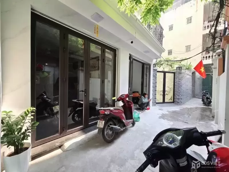 ĐỘI CẤN 35M-10,6 TỶ-NHÀ ĐẸP,THANG MÁY,NGÕ THÔNG,SÁNG,BA GÁC ĐUA,GẦN Ô TÔ