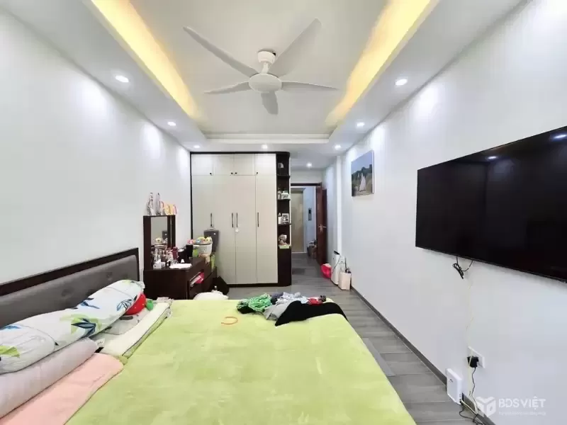 ĐỘI CẤN 35M-10,6 TỶ-NHÀ ĐẸP,THANG MÁY,NGÕ THÔNG,SÁNG,BA GÁC ĐUA,GẦN Ô TÔ