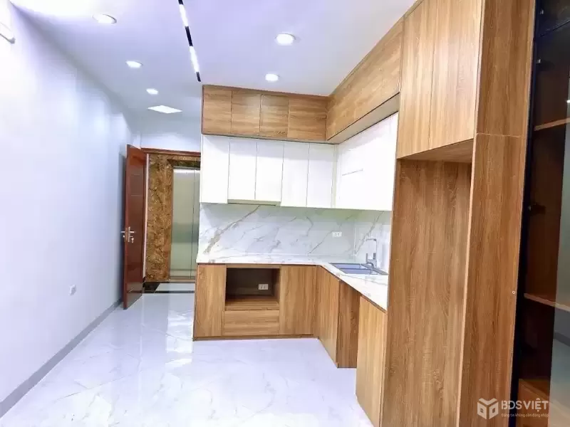 XUÂN THỦY 35M GIÁ 11,9 TỶ,20M Ô TÔ TRÁNH,NGÕ THÔNG,THANG MÁY,FULL NỘI THẤT