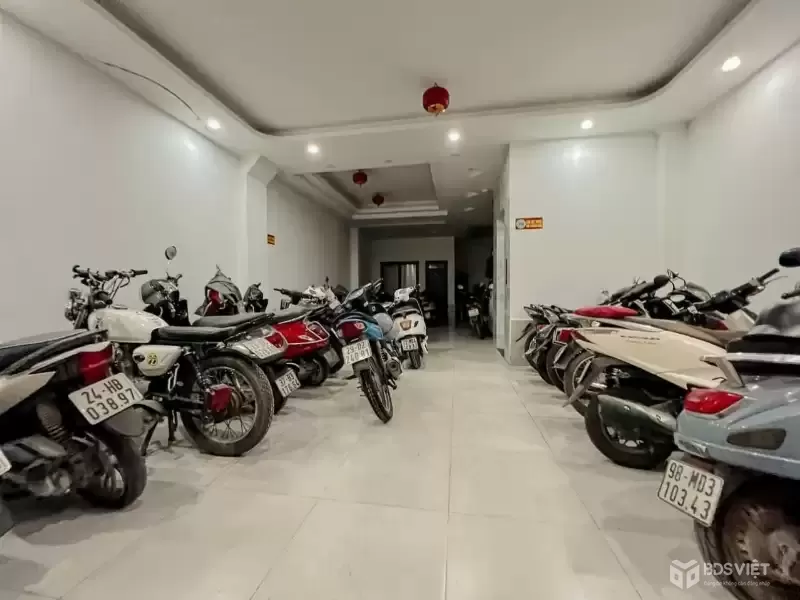 TRUNG TÂM  HỌC VIÊN TÀI CHÍNH - DT53M2 - 6 TẦNG - GIÁ 12 TỶ - NGỖ Ô TÔ - THANG MÁY
