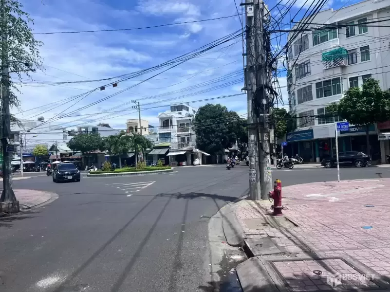 Bán đất tặng nhà cấp 4 mặt tiền Nguyễn Lộ Trạch, P.Nam Nha Trang (Vĩnh Nguyên) Giá 9,1 tỷ