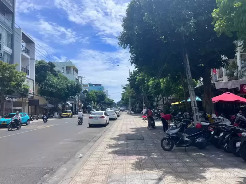 Bán đất tặng nhà cấp 4 mặt tiền Nguyễn Lộ Trạch, P.Nam Nha Trang (Vĩnh Nguyên) Giá 9,1 tỷ