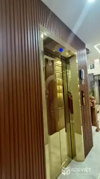 Nhỉnh 9Đồng 5Tầng Sang Trọng Hiện Đại Cao Cấp Thang Máy Ngay Chợ Ở& KD