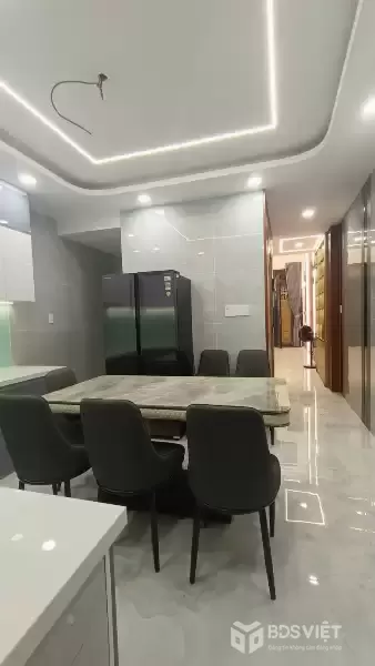 Nhỉnh 9Đồng 5Tầng Sang Trọng Hiện Đại Cao Cấp Thang Máy Ngay Chợ Ở& KD