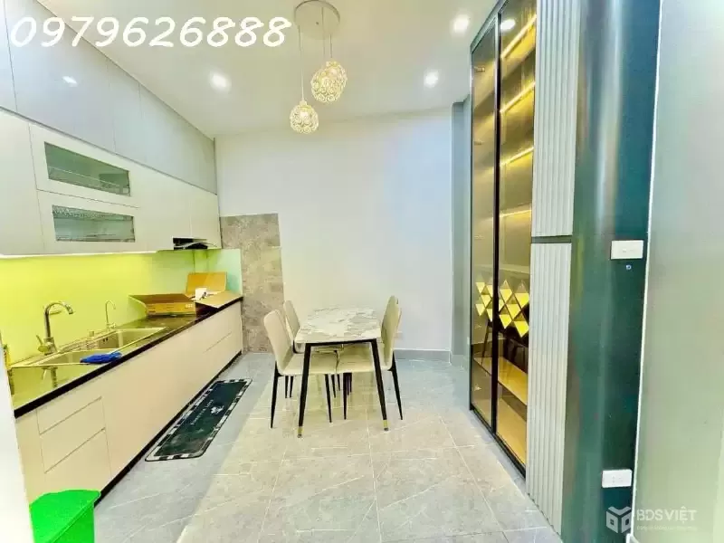 SIÊU PHẨM NHÀ PHỐ HOÀNG QUỐC VIỆT. FULL NỘI THẤT CAO CẤP, THANG MÁY,  Ô TÔ VÀO NHÀ. CHỈ VIỆC XÁCH VALI VỀ Ở. 30x5T