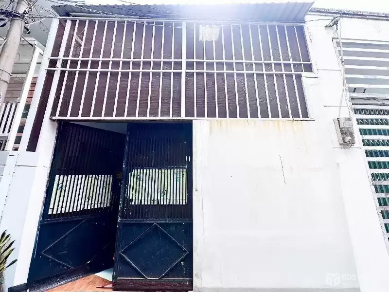 Bán Nhà 1886 – Sổ Hồng Riêng, Hẻm 3.5m, Cách Xe Hơi 50m – Giá 4 Tỷ 950