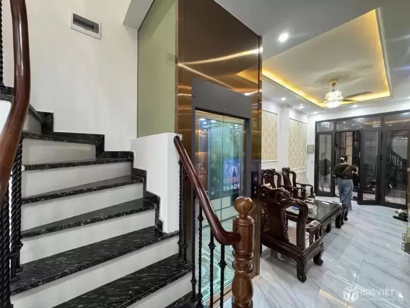 Nhà Xuân Đỉnh 46m2, 6 tầng, thang máy, gần Hồ Tây, giá 10.7 tỷ