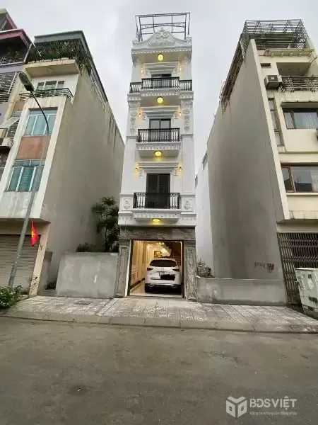 BÁN NHÀ GIANG BIÊN VỈA HÈ Ô TÔ TRÁNH