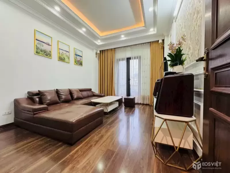BÁN NHÀ GIANG BIÊN VỈA HÈ Ô TÔ TRÁNH
