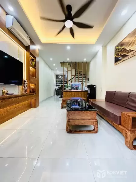 NGỌC THUỴ LONG BIÊN 40M2 , gần ô tô gần đường 40m, ở sướng