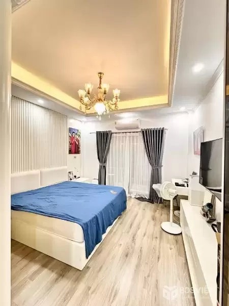 Nhà phố Xuân La 54m2, 6 tầng, thang máy, ô tô đỗ cửa, kinh doanh mọi loại hình