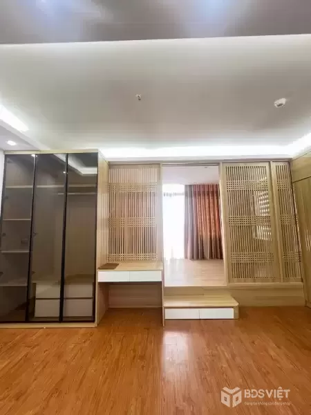 Mặt phố Lạc Long Quân – Xuân La 57m2, 6 tầng, thang máy, kinh doanh sầm uất