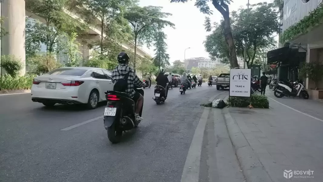 Bán nhà mặt phố Hoàng Cầu 88m² 4 tầng mặt tiền 4,2m vỉa hè rộng đang cho thuê chỉ 55 tỷ