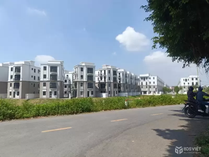 Chính chủ gửi bán Ô Đất đấu giá Tân Quang - Vị trí cực đẹp giá chỉ 8x triệu
