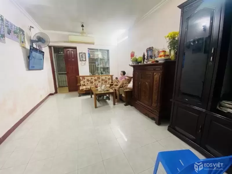 TẬP THỂ TẦNG 1 CẦU GIÁY DT 80M 3 NGỦ  2 WC GIÁ 4,750 TỶ,Ô TÔ ĐỖ NGÀY ĐÊM