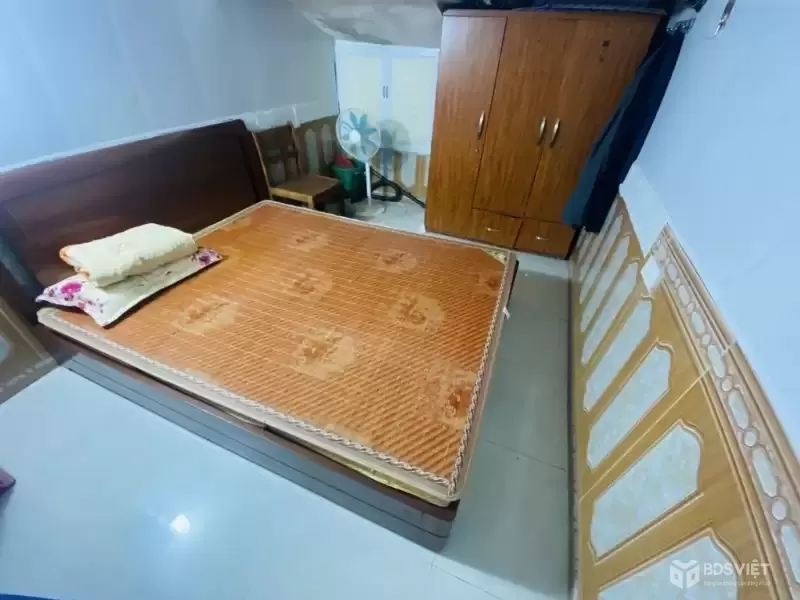 TẬP THỂ TẦNG 1 CẦU GIÁY DT 80M 3 NGỦ  2 WC GIÁ 4,750 TỶ,Ô TÔ ĐỖ NGÀY ĐÊM