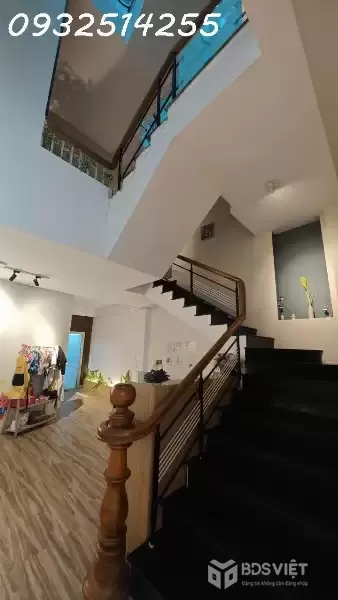 Bán nhà mặt phố Phan Chu Trinh, Hải Châu, Đà Nẵng. DT 109m2, 4 tầng, 6PN. Giá 19.8 tỷ, sổ đỏ. LH: 0932514255
