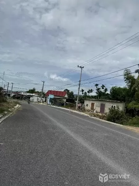Cần bán lô đất Diên Lạc 121,7m sát bên đường nhựa Vườn Thành và đường Lạc Bình đang mở rộng sắp hoàn thiện