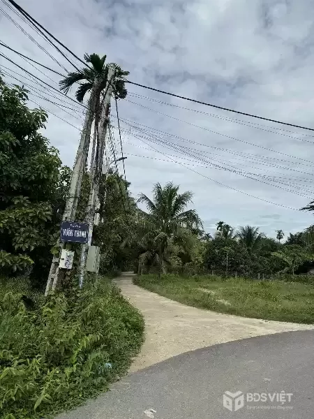 Cần bán lô đất Diên Lạc 121,7m sát bên đường nhựa Vườn Thành và đường Lạc Bình đang mở rộng sắp hoàn thiện