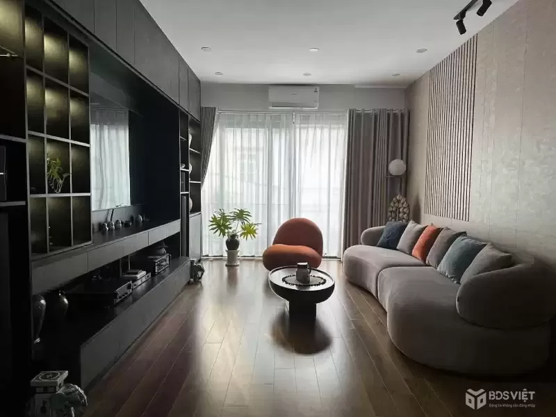 BÁN NHÀ THẠCH BÀN DÂN XÂY GẦN Ô TÔ LONG BIÊN NỘI THẤT CAO CẤP