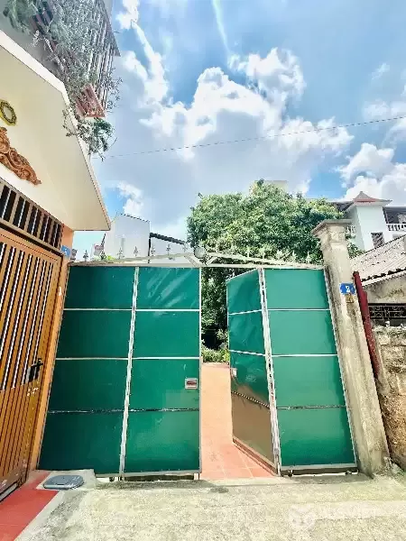 Chính chủ bán lô Ngọc Thụy Long Biên ,đất 71m2, mt 10m cực đẹp, vài bước ra đường to, giá đầu tư