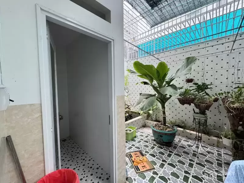 cần bán nhà mặt tiền đương B5 Khu Đô Thị Vĩnh Điềm Trung , diện tich 102 m2 Ngang 6m giá 8,9 tỷ .