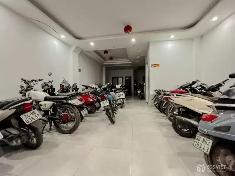 BÁN NHÀ TRUNG TÂM HỌC VIÊN TÀI CHÍNH - DT42M2 - 6 TẦNG - GIÁ 9 TỶ - NGÕ Ô TÔ - KINH DOANH