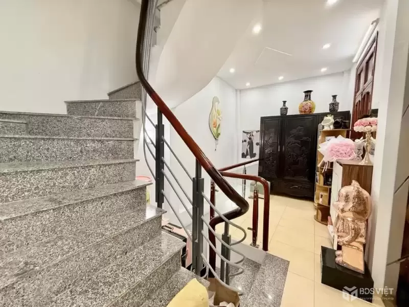 Bán nhà Nghĩa Đô 34m2, 4 tầng, gần Võ Chí Công, giá 5,4 tỷ