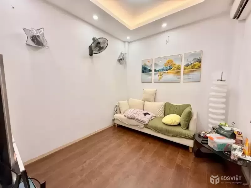 Bán nhà Nghĩa Đô 34m2, 4 tầng, gần Võ Chí Công, giá 5,4 tỷ