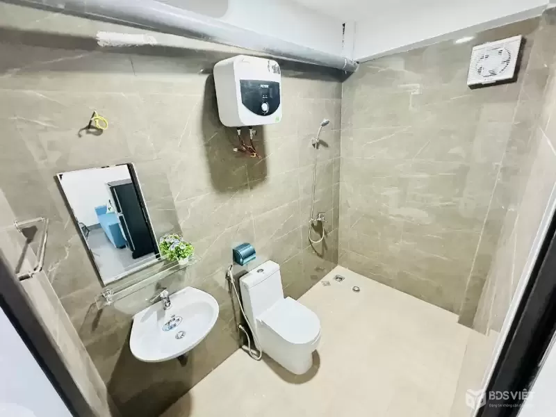 TRUNG TÂM HỌC VIÊN TÀI CHÍNH - DT42M2 - 5 TẦNG - GIẤ 6.7 TỶ - MẶT PHỐ KINH DOANH SẦM UẤT