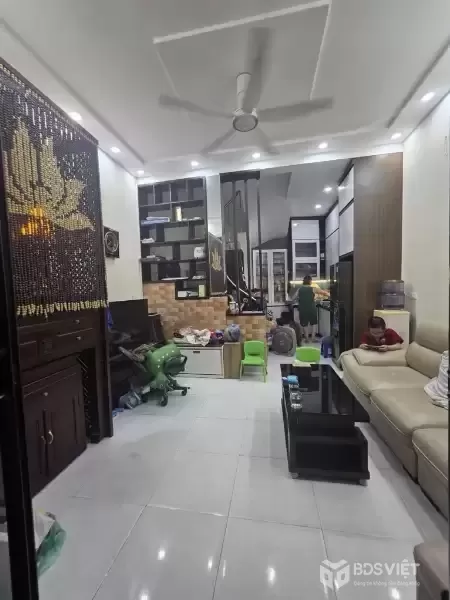QUAN HOA CẦU GIẤY 28M x MT 4,1M GIÁ 6,8 TỶ NGÕ RỘNG 3M,THÔNG CÁC HƯỚNG